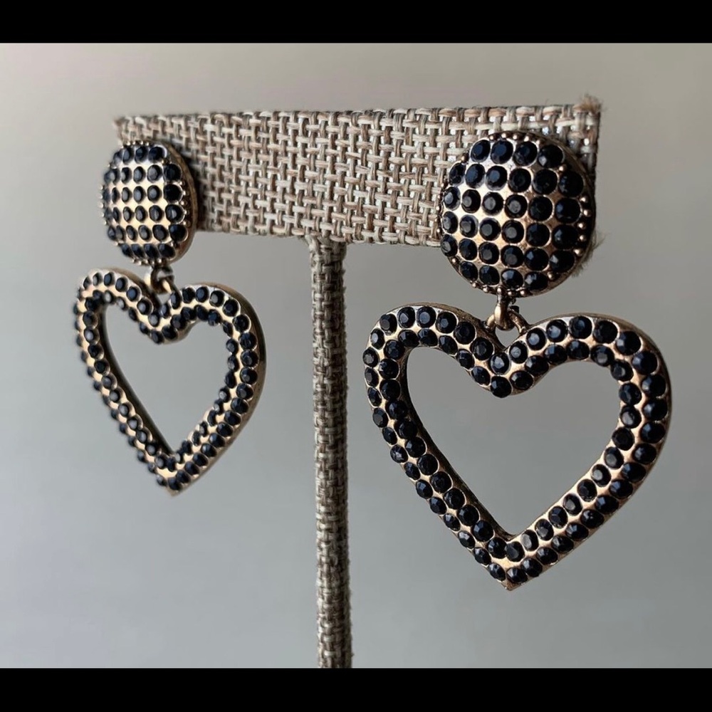 BLACK HEART EARRINGS